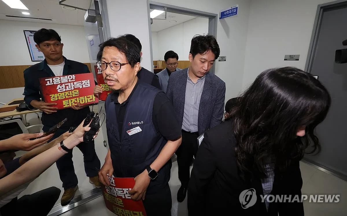 노사 갈등 속 카카오(Kakao) 주가, 1년 만에 최저치 기록 - TokenPost