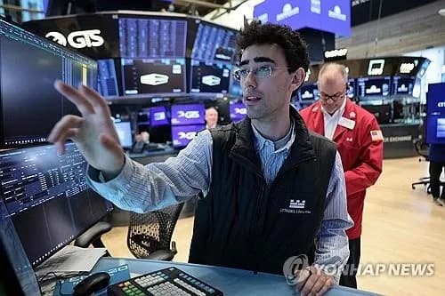 뉴욕증시, 업종별 엇갈린 행보… 다우 최고치, 반도체 급락 - TokenPost