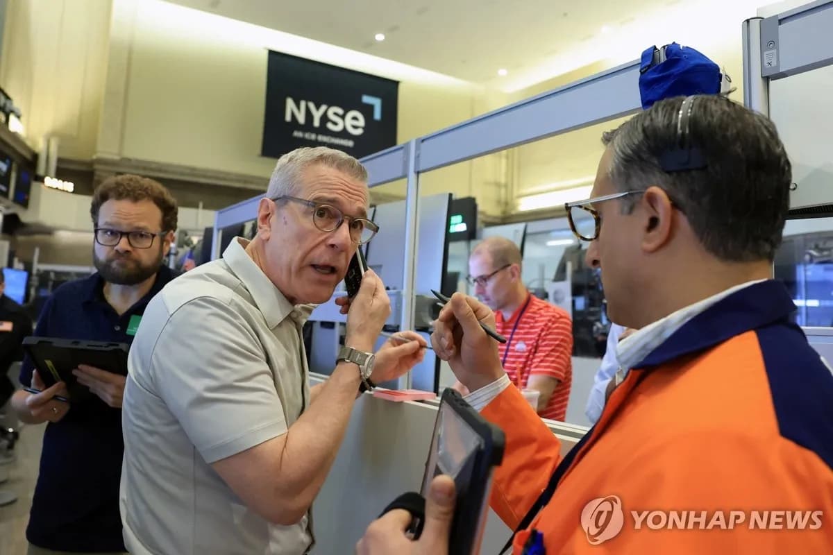 반도체주 급락, 인공지능 투자 우려와 금리 인상 파장 - TokenPost
