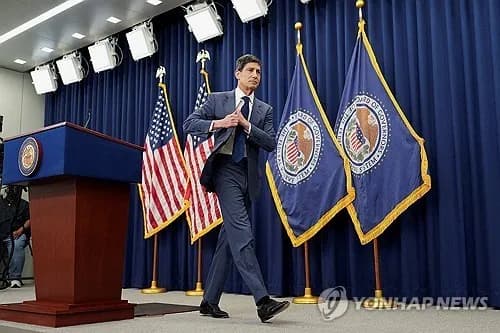 워시와 그린스펀, 같은 듯 다른 연준 전현직 의장